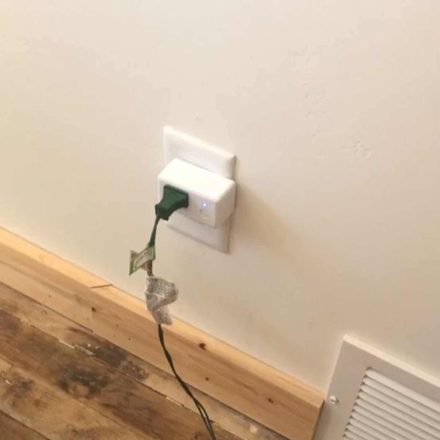 Indoor Smart WiFi Wall Plug Alexa / Google